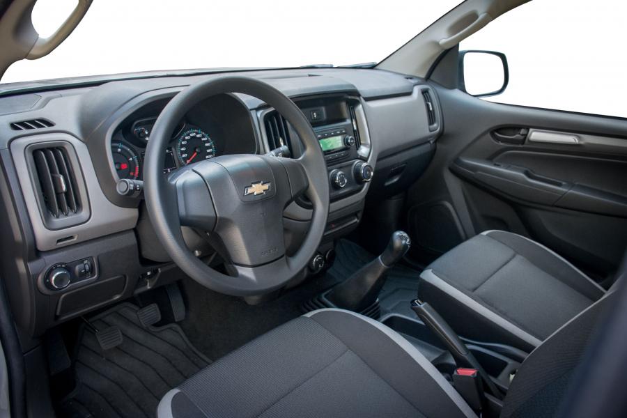 Интерьер Chevrolet S10 Single Cab 2016 года  (фото 4 из 4)